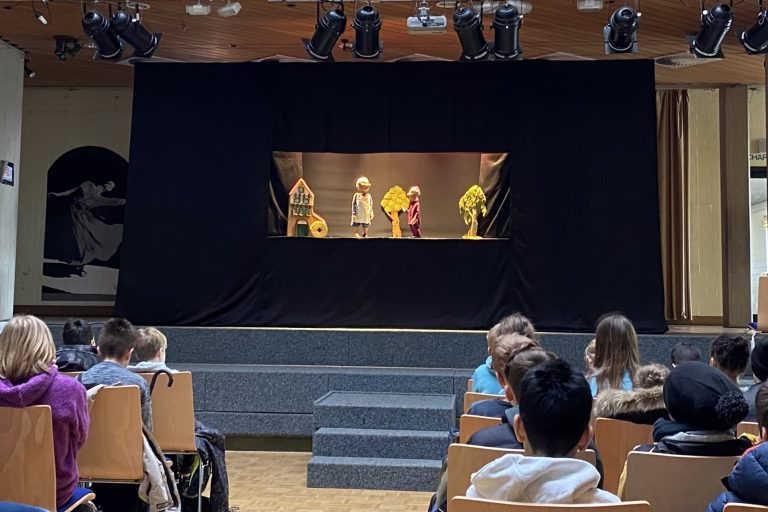 Marionettentheater, 1.2.23